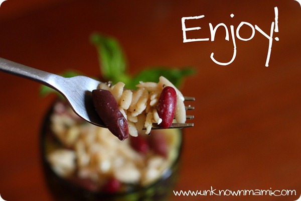 Orzo-salad-on-fork